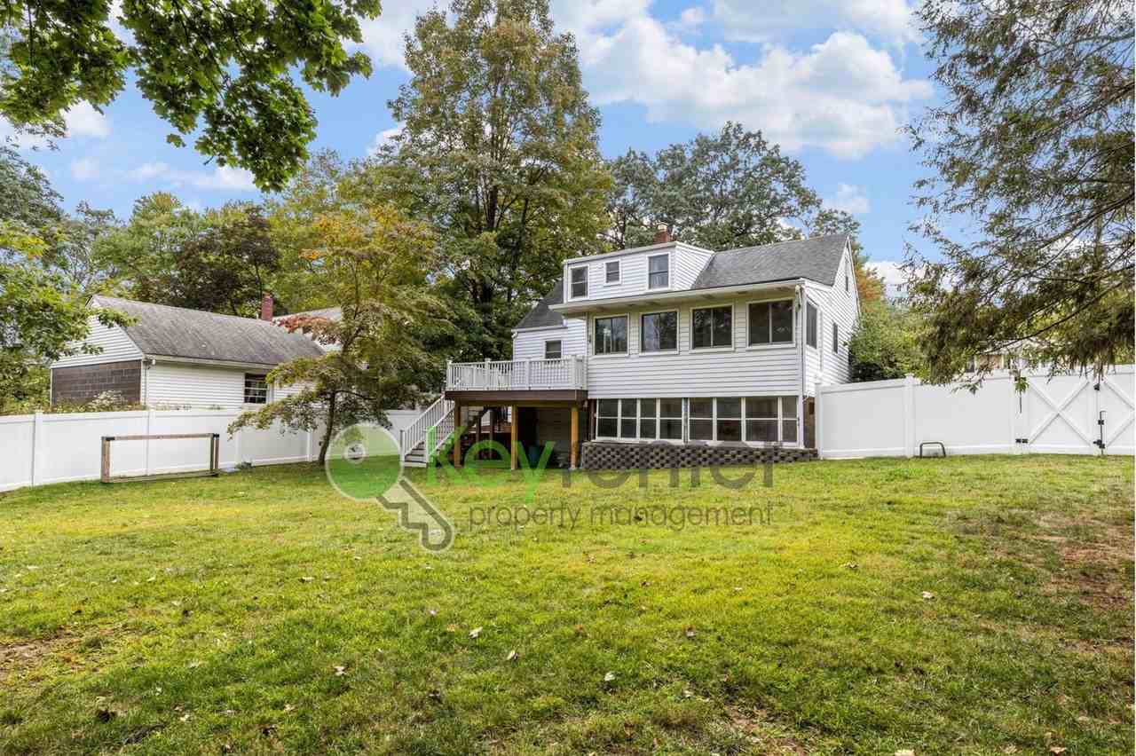 59 Dawn Ave - Photo 3 of 25