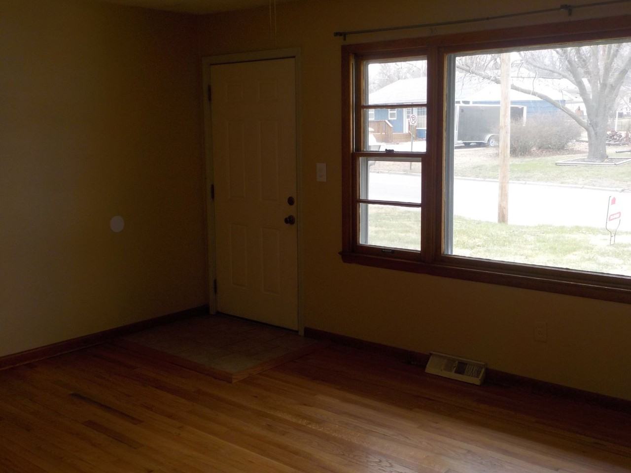 909 Highland Dr - Photo 2 of 28