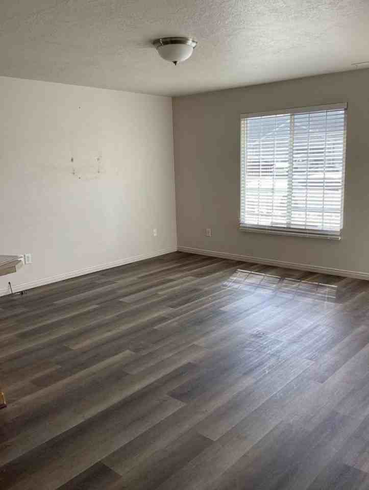 1242 N 575 W - Photo 3 of 14