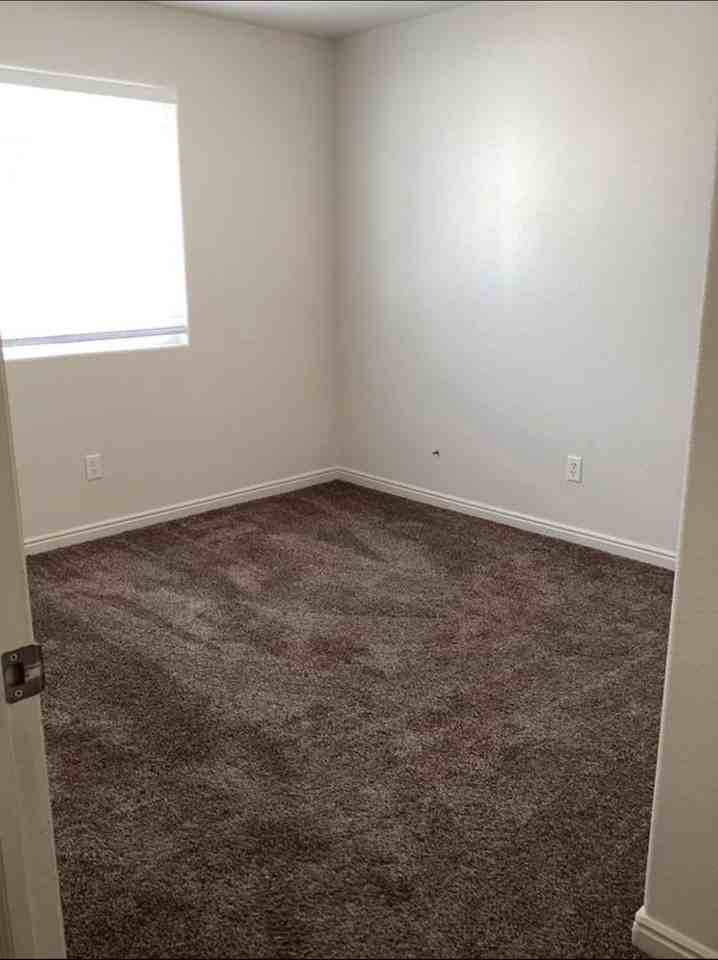 1242 N 575 W - Photo 4 of 14