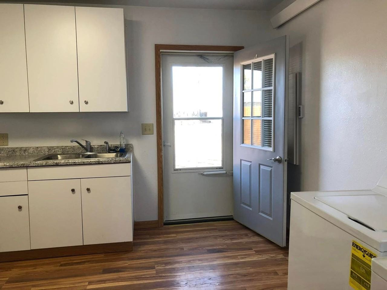 422 2nd St Sw - Photo 3 of 12