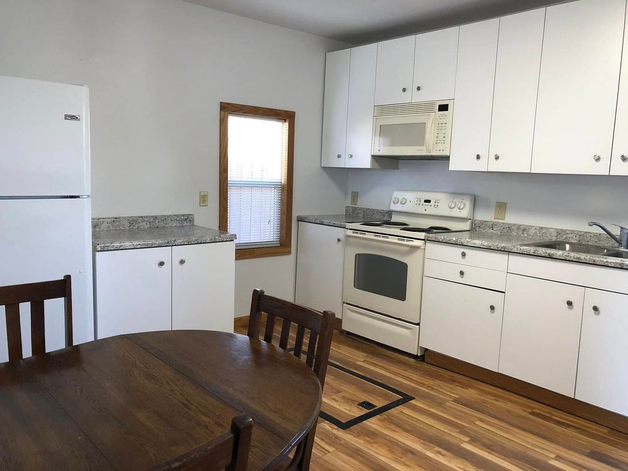 422 2nd St Sw - Photo 4 of 12