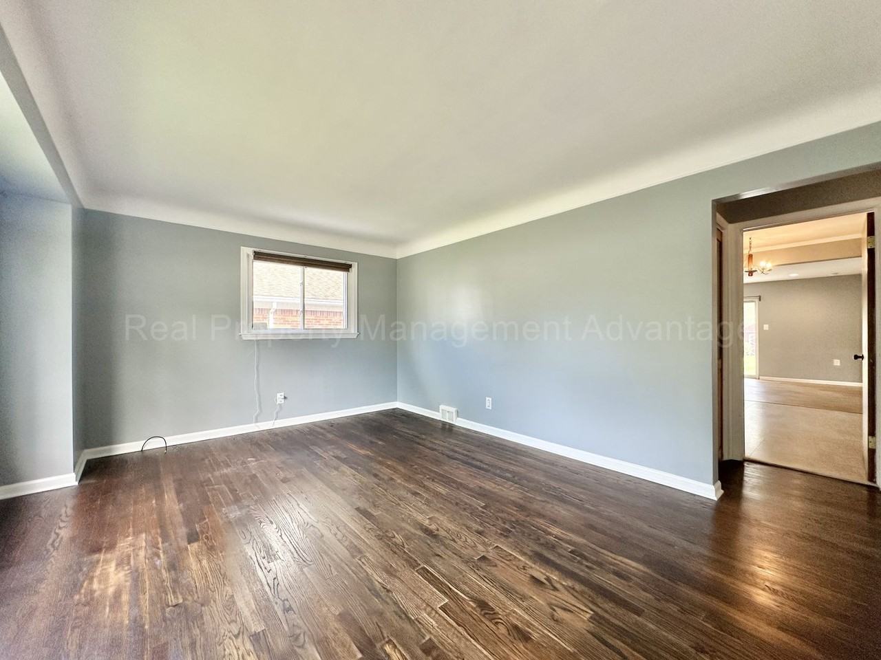 1048 Coolidge Ave - Photo 3 of 29