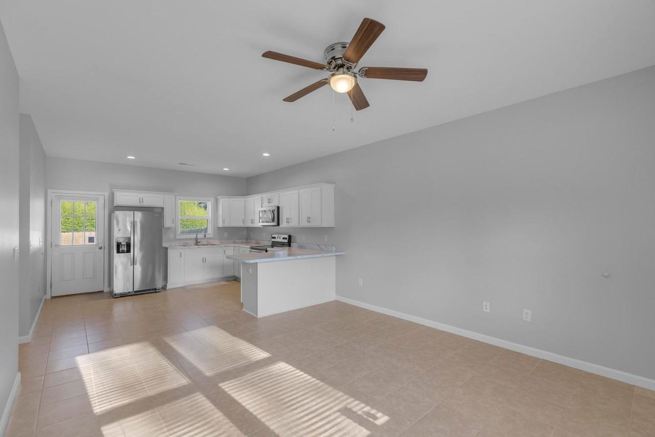 130 Luna Ln - Photo 2 of 21