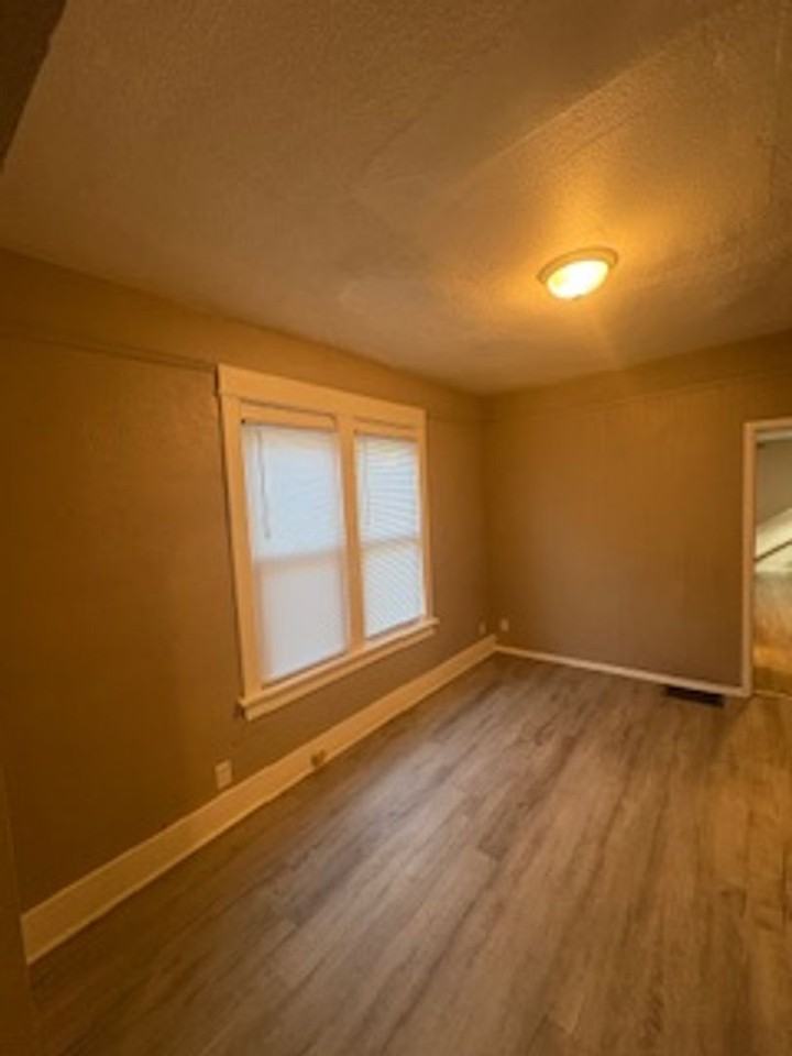 1031 E Behrends Ave - Photo 3 of 26