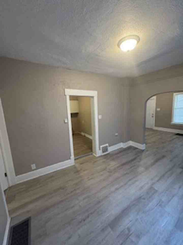 1031 E Behrends Ave - Photo 4 of 26