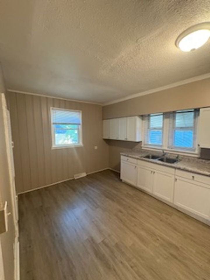 1031 E Behrends Ave - Photo 5 of 26