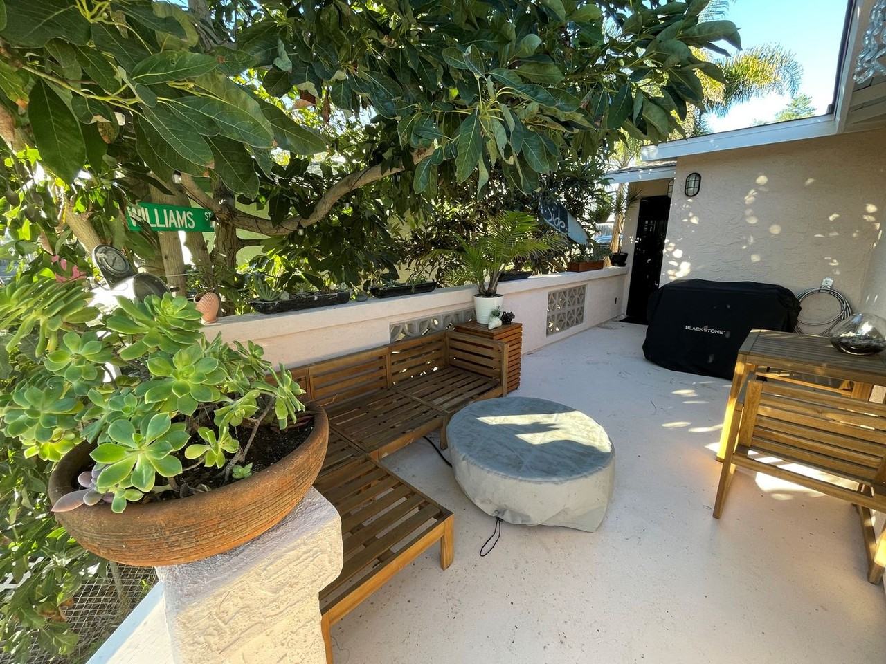 961 Delaware St - Photo 4 of 9