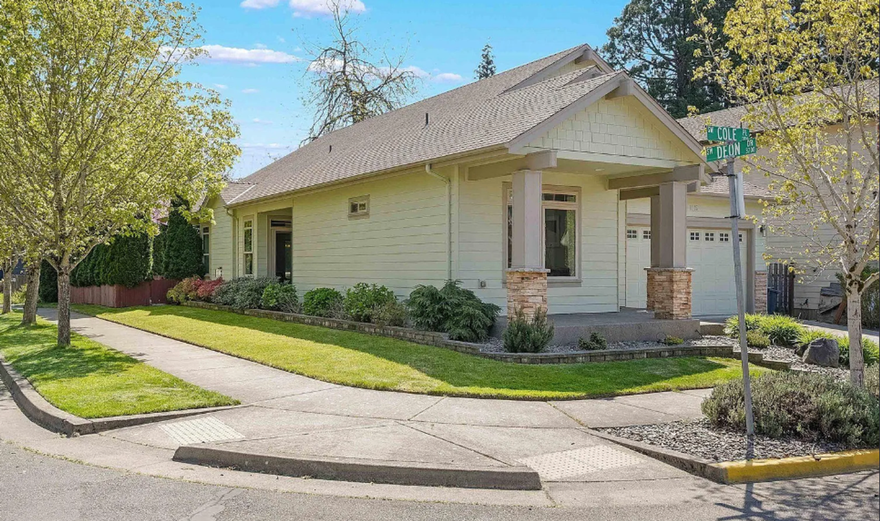 1125 Sw Cole Pl - Photo 2 of 13
