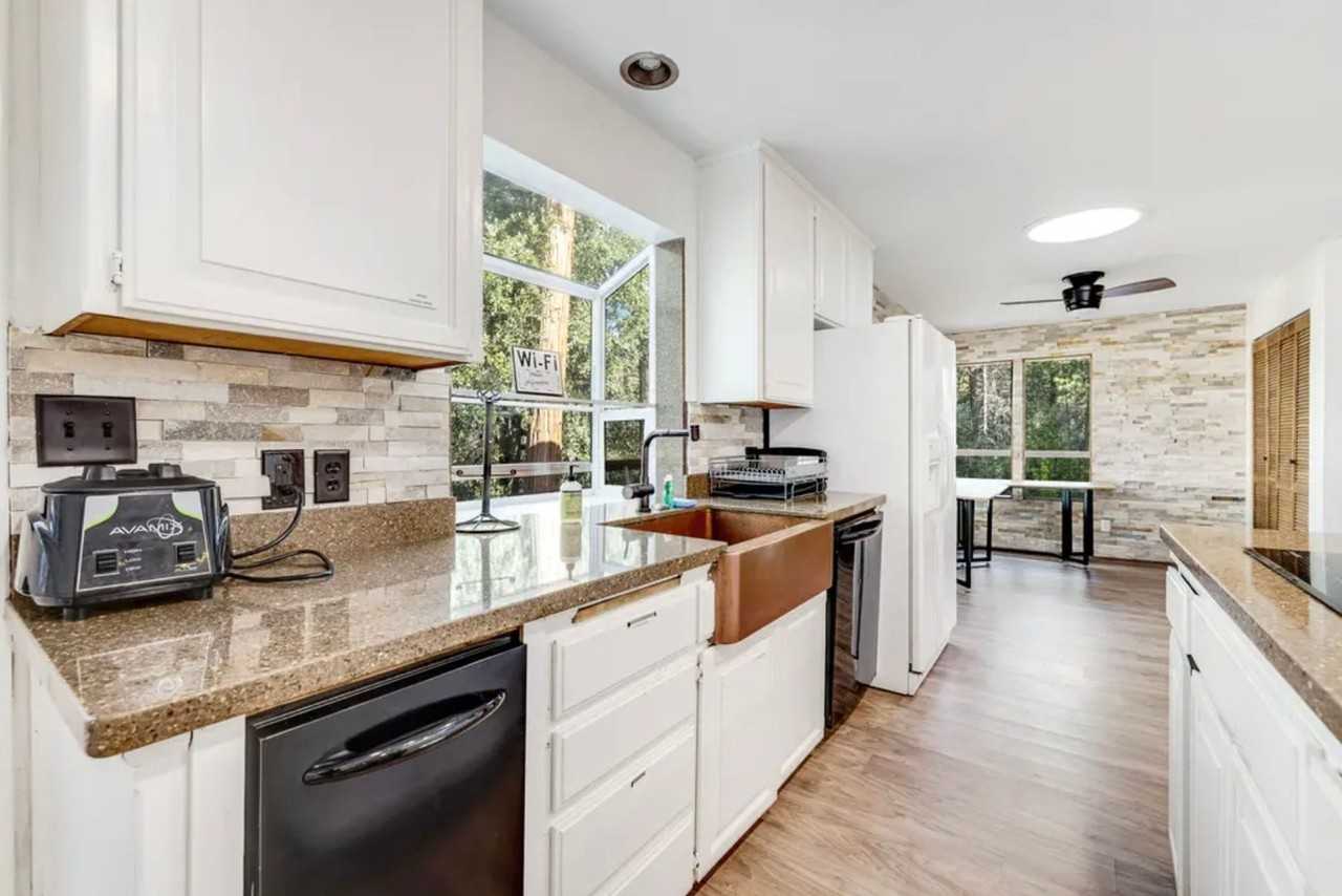 19926 Pine Mountain Dr - Photo 3 of 41