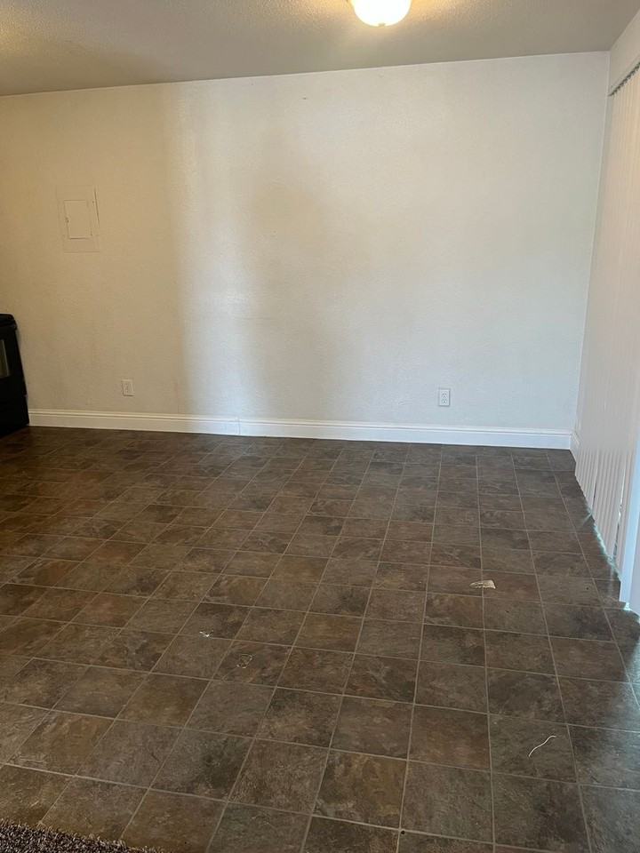 1275 E Bellevue Rd - Photo 2 of 10