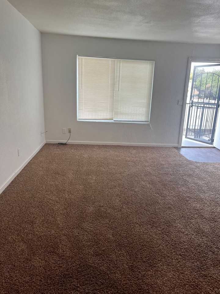 1275 E Bellevue Rd - Photo 3 of 10