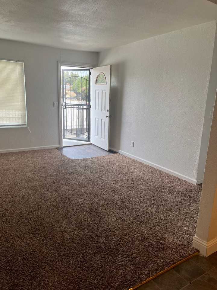 1275 E Bellevue Rd - Photo 4 of 10