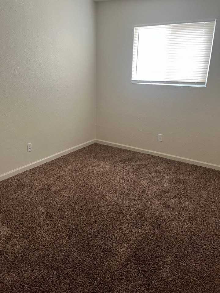 1275 E Bellevue Rd - Photo 6 of 10