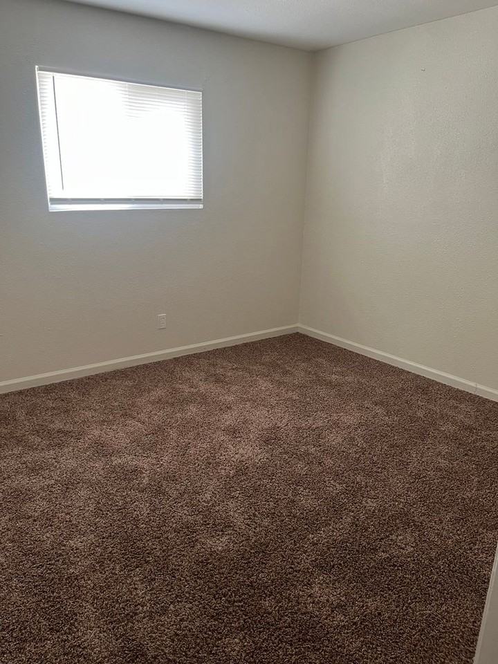 1275 E Bellevue Rd - Photo 7 of 10