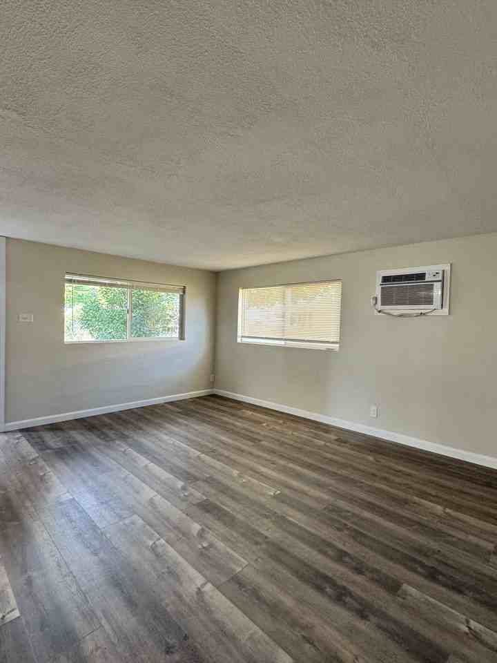 509 South 4th Street - Photo 5 of 8