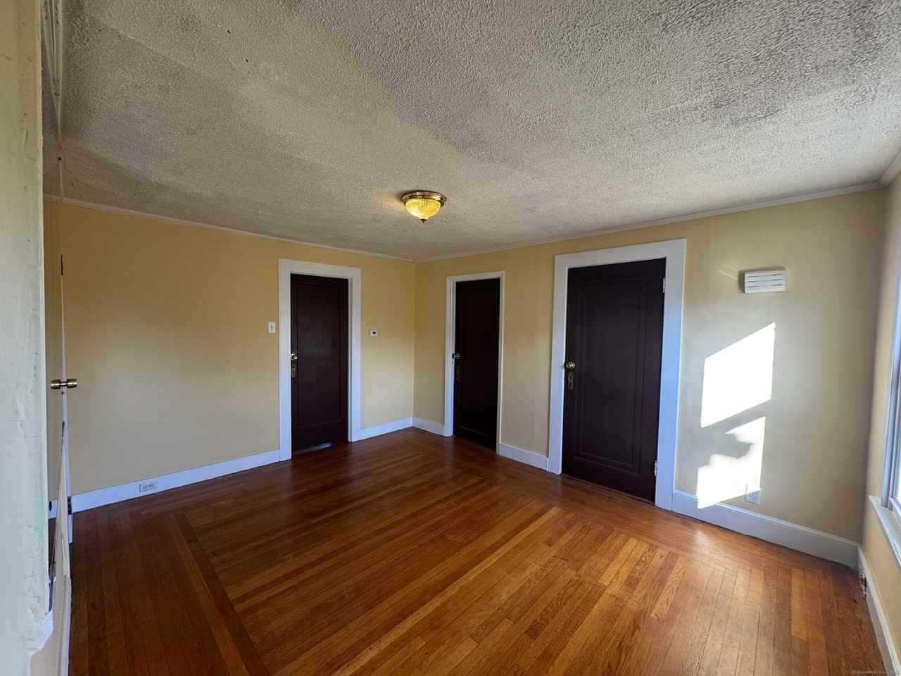 106 Day St - Photo 3 of 16