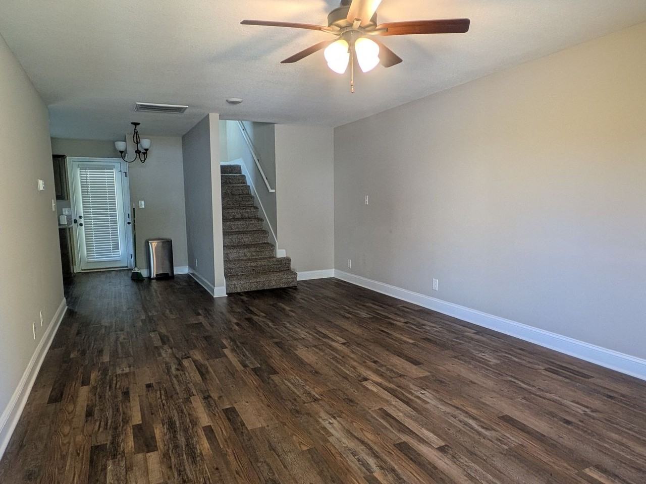 816 Lutz Ln - Photo 3 of 17