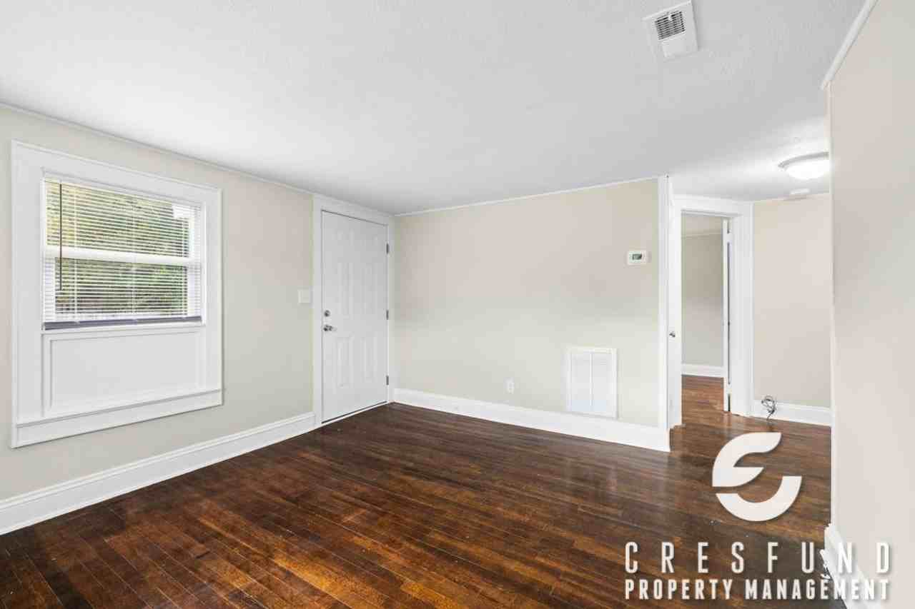 106 Northwest Ave - Photo 4 of 21