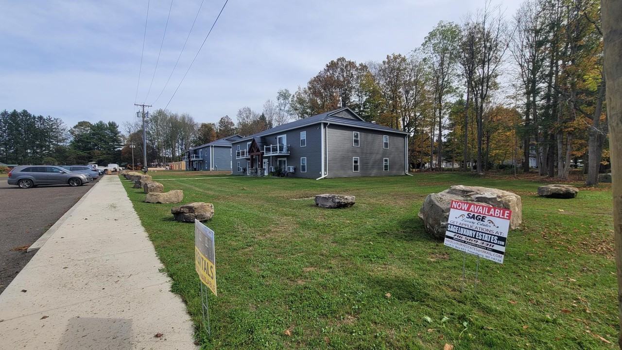 4 Sapphire Ln #2 - Photo 2 of 12