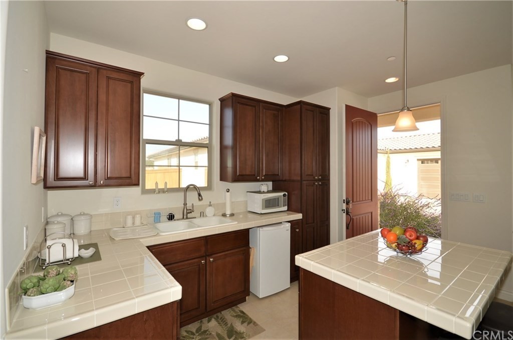 1950 Vista Del Sol - Photo 3 of 8