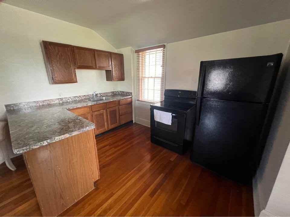 2616 South Street Southeast #B - Photo 3 of 8