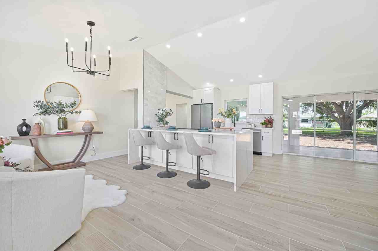 1716 Se 12th St #NA - Photo 7 of 19