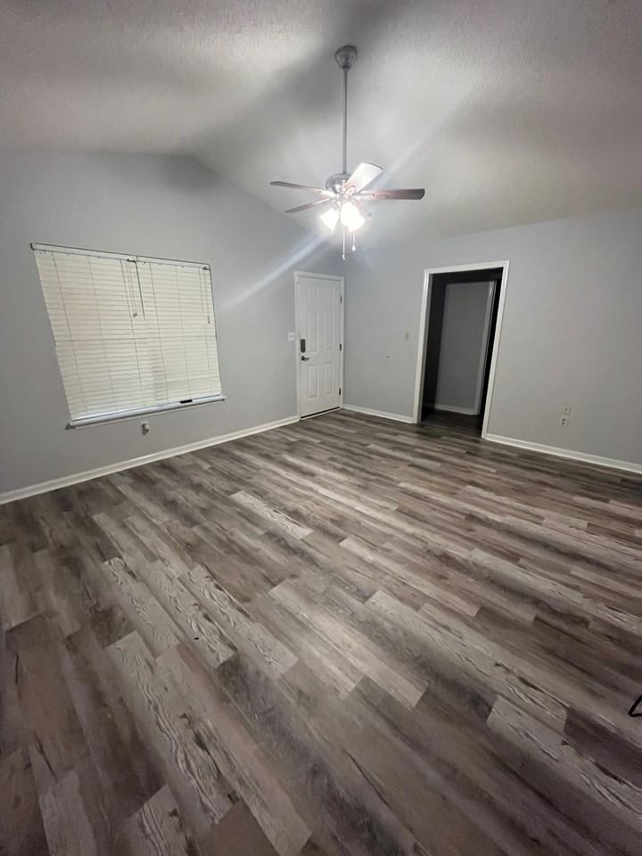 2505 Walden Ct #NA - Photo 3 of 10