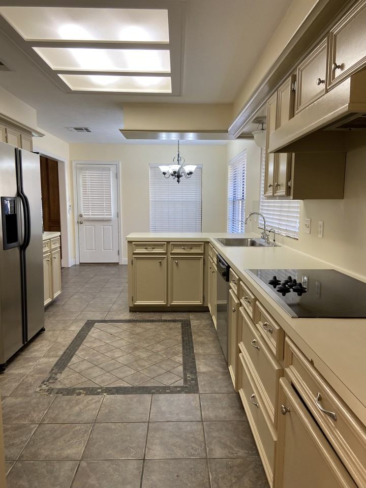 3815 Oak Gardens Drive #NA - Photo 3 of 19