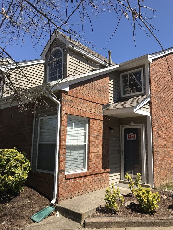 324 Yorkshire Cir - Photo 2 of 29
