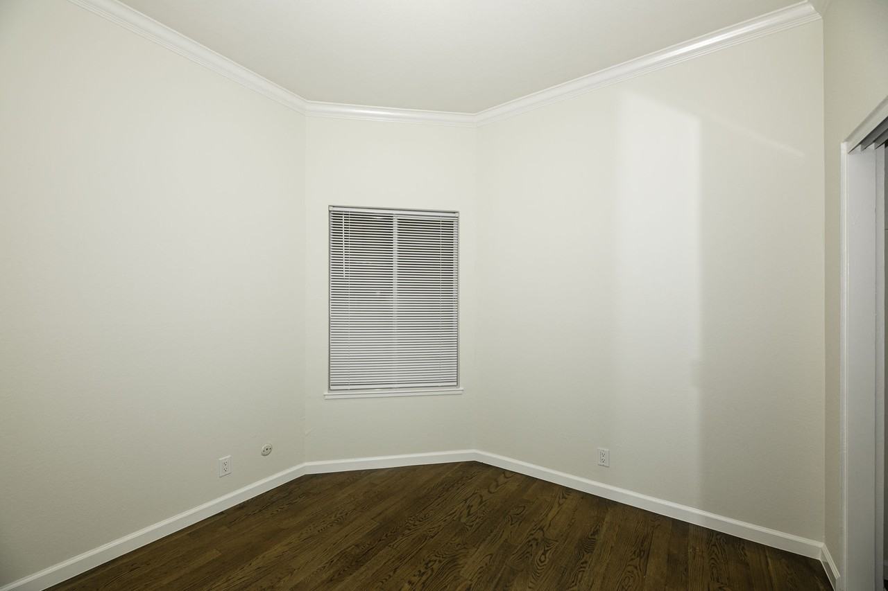 977 Pine - Photo 2 of 31