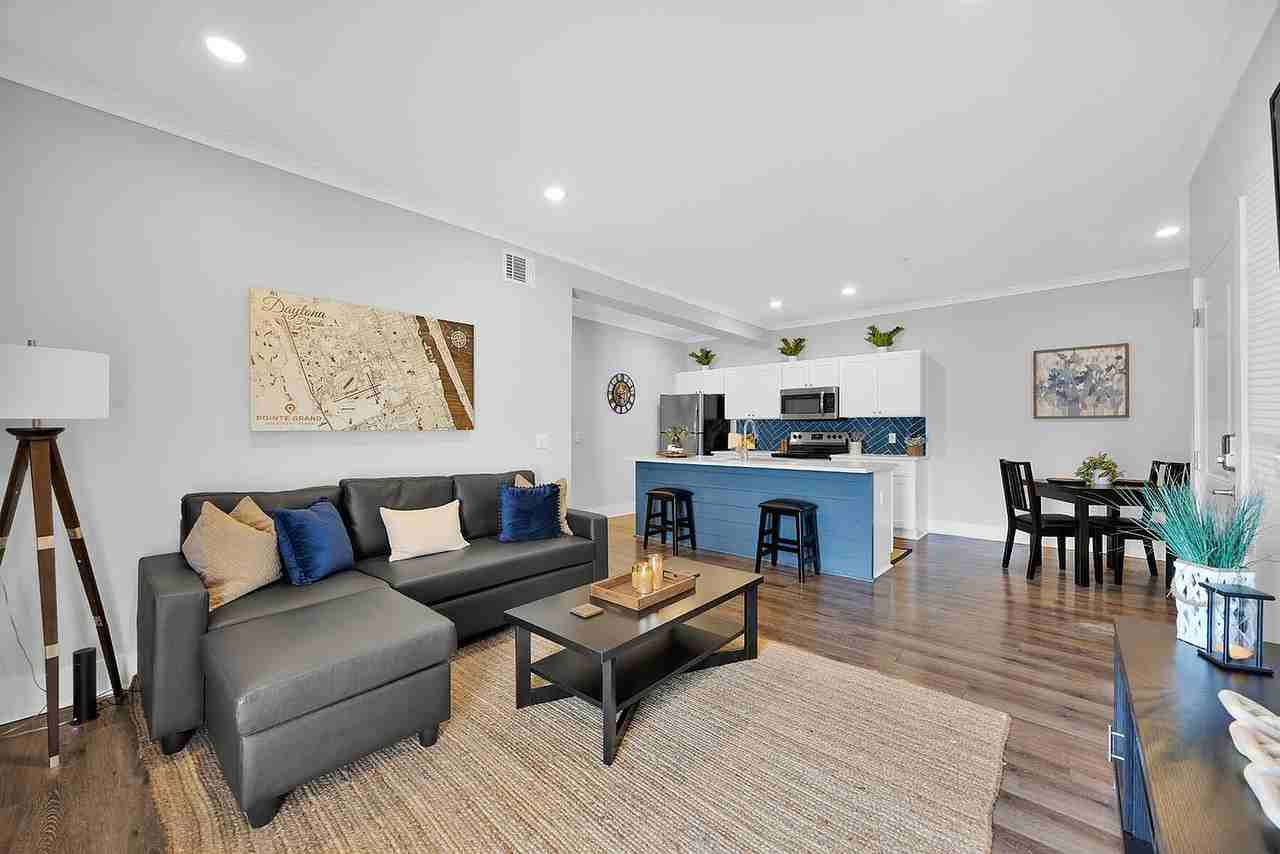 Pointe Grand Daytona - Photo 4 of 25