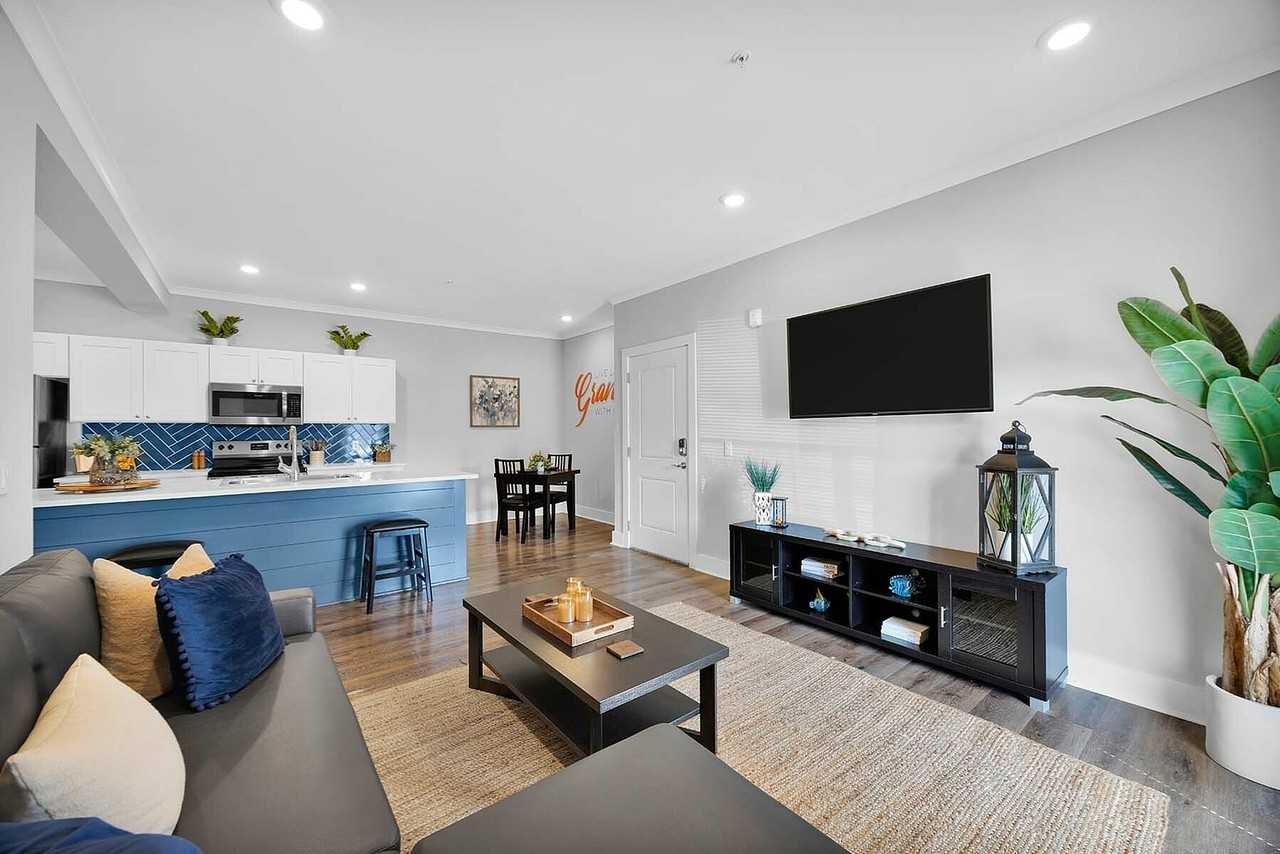 Pointe Grand Daytona - Photo 2 of 25