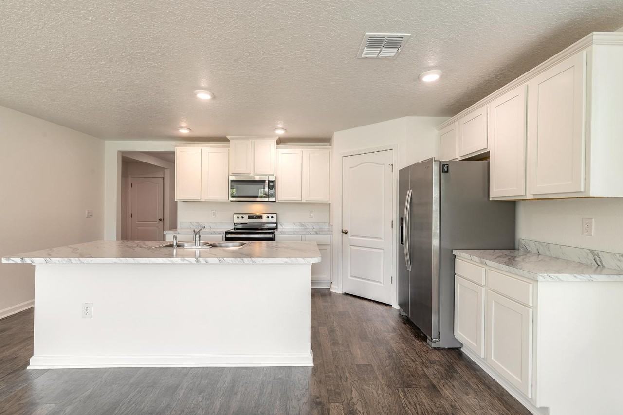 109 Persimmon Dr - Photo 7 of 20