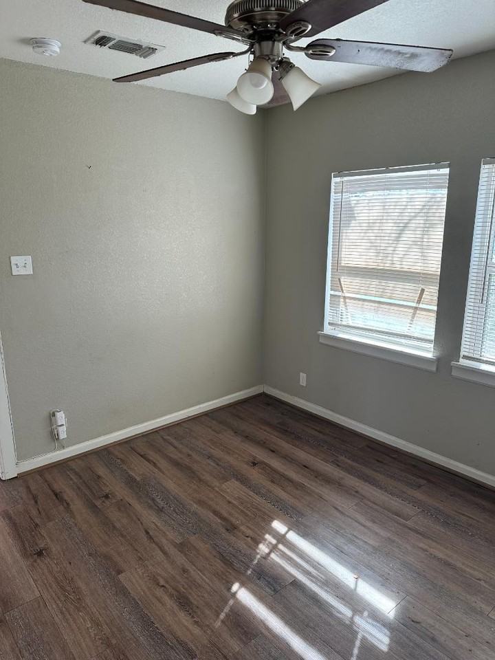 3114 33rd St - Photo 4 of 12