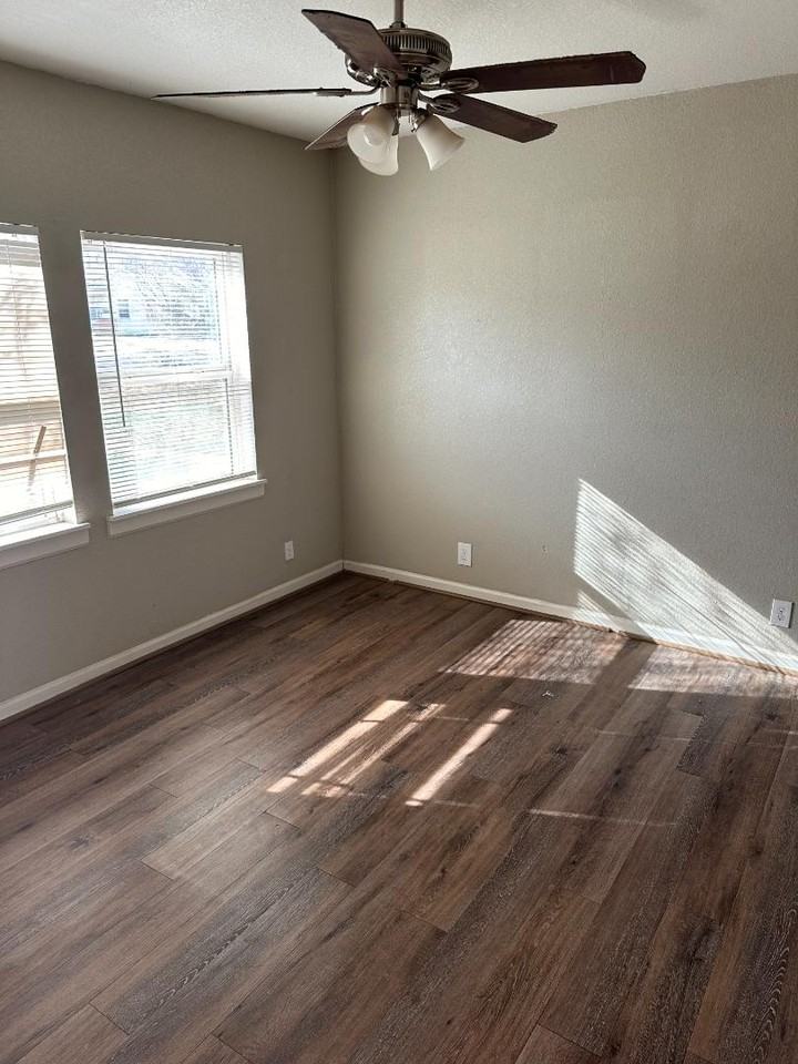 3114 33rd St - Photo 5 of 12
