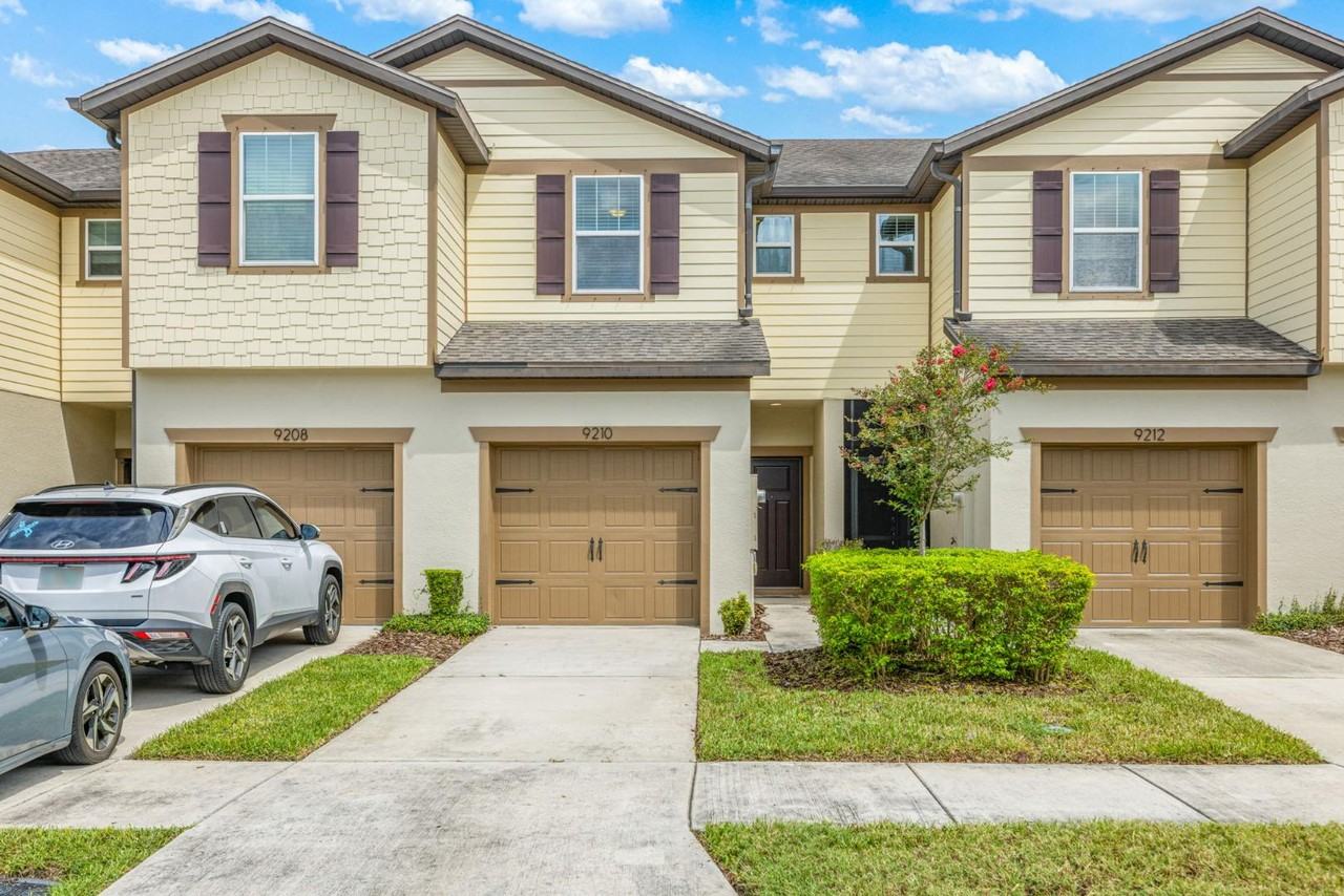 9210 Hillcroft Drive - 9210 Hillcroft Drive - Photo 2 of 20