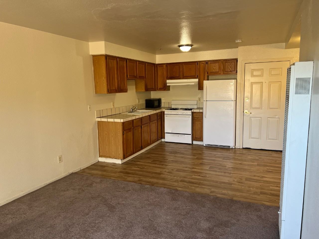 Casa Linda Apartments - Photo 2 of 7