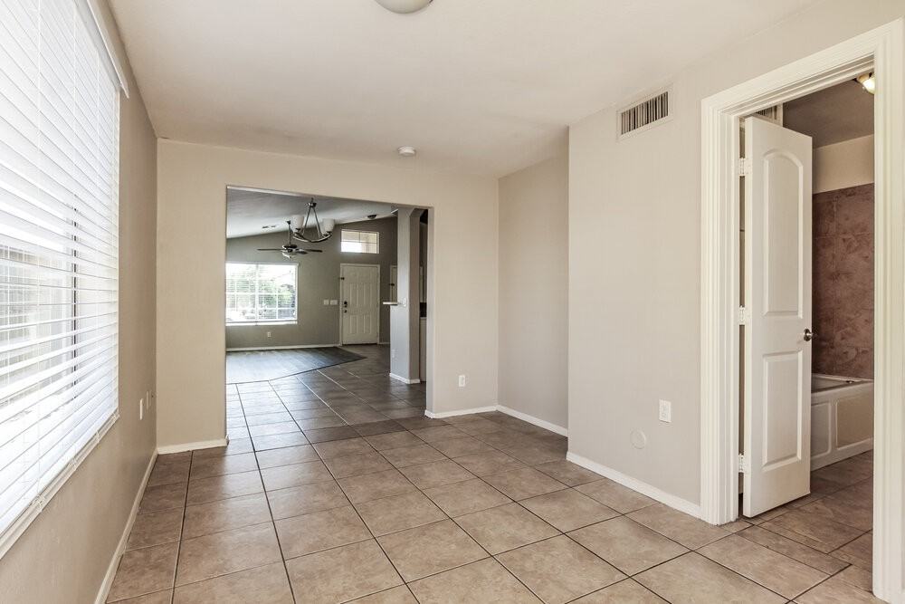 9036 West Holly Street - Photo 6 of 16