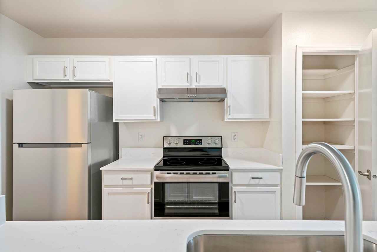 3 bedroom 2.5 bath townhomes - Photo 3 of 25