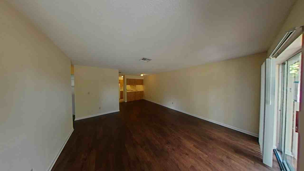 720 Ne 30th Ave #U - Photo 4 of 9