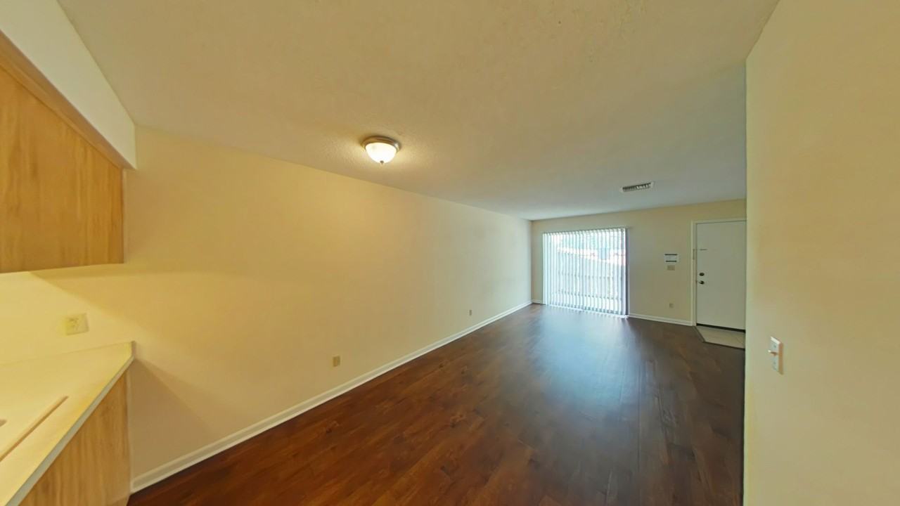 720 Ne 30th Ave #U - Photo 5 of 9