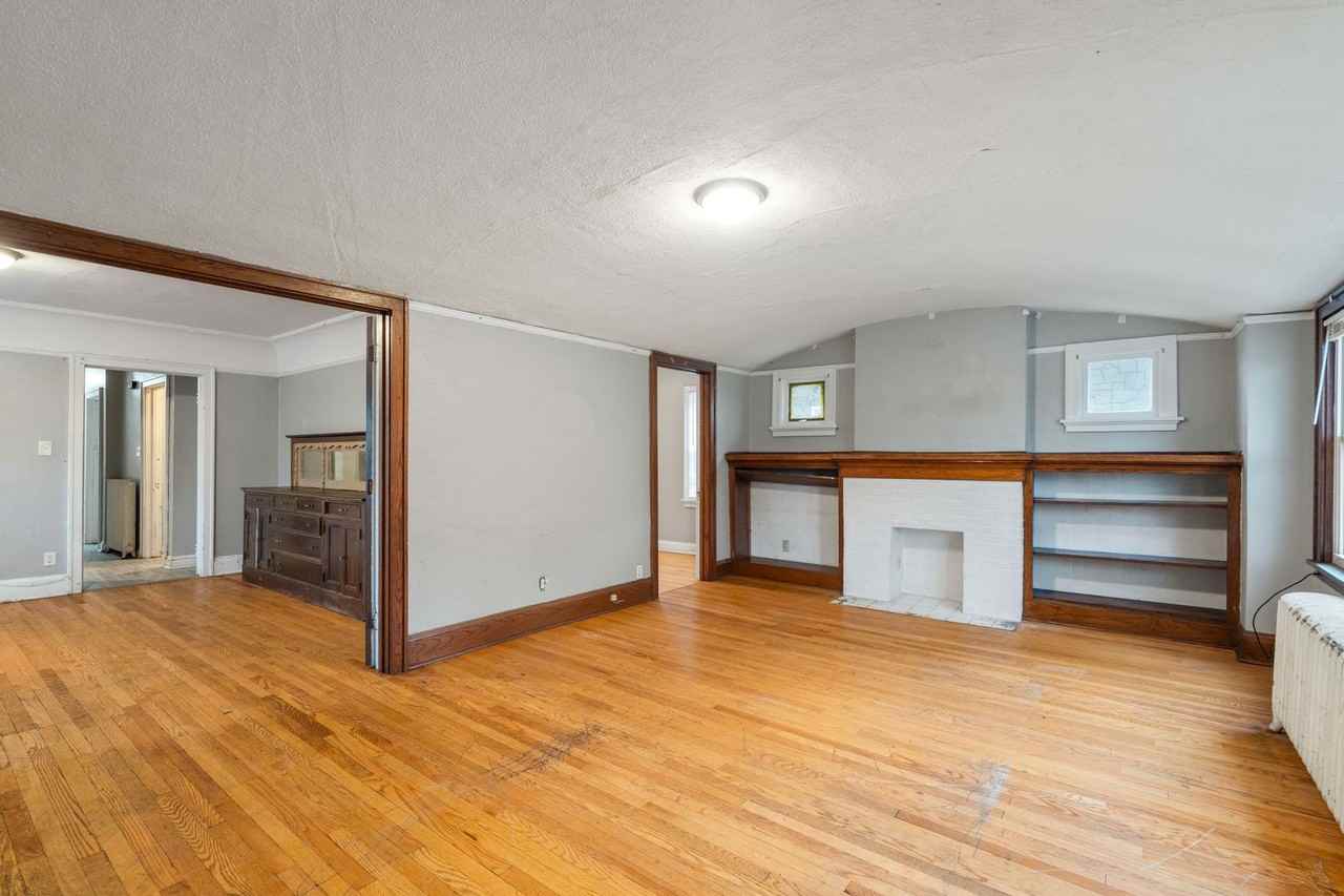 3372 N Downer Ave - Photo 4 of 30