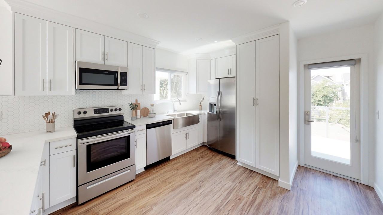 The Dane - Photo 4 of 8