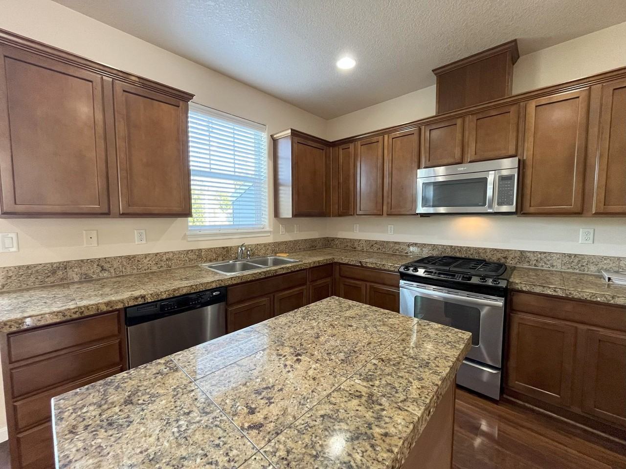 10973 Sw Sage Ter - Photo 6 of 36