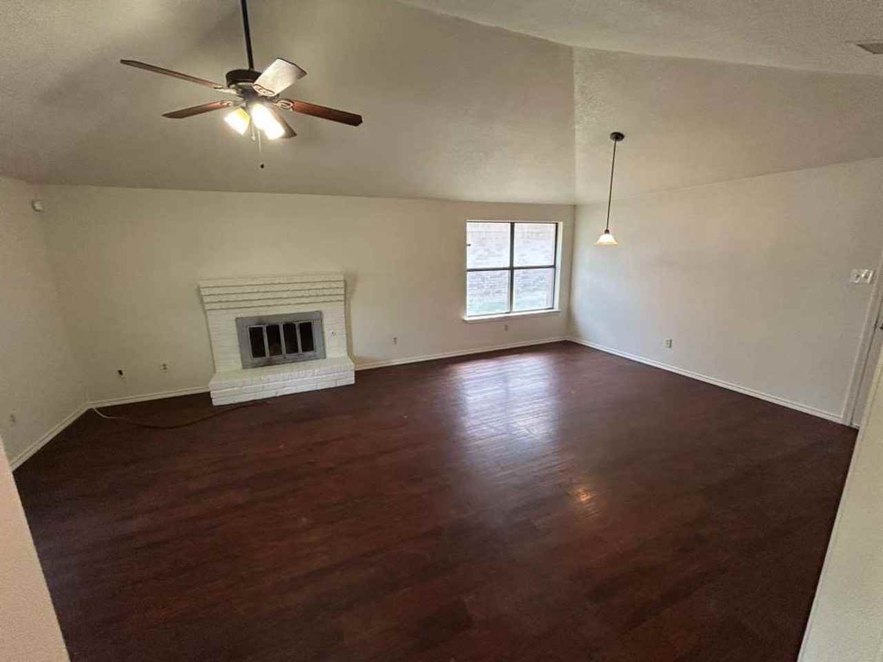 11802 James Dr - Photo 3 of 11