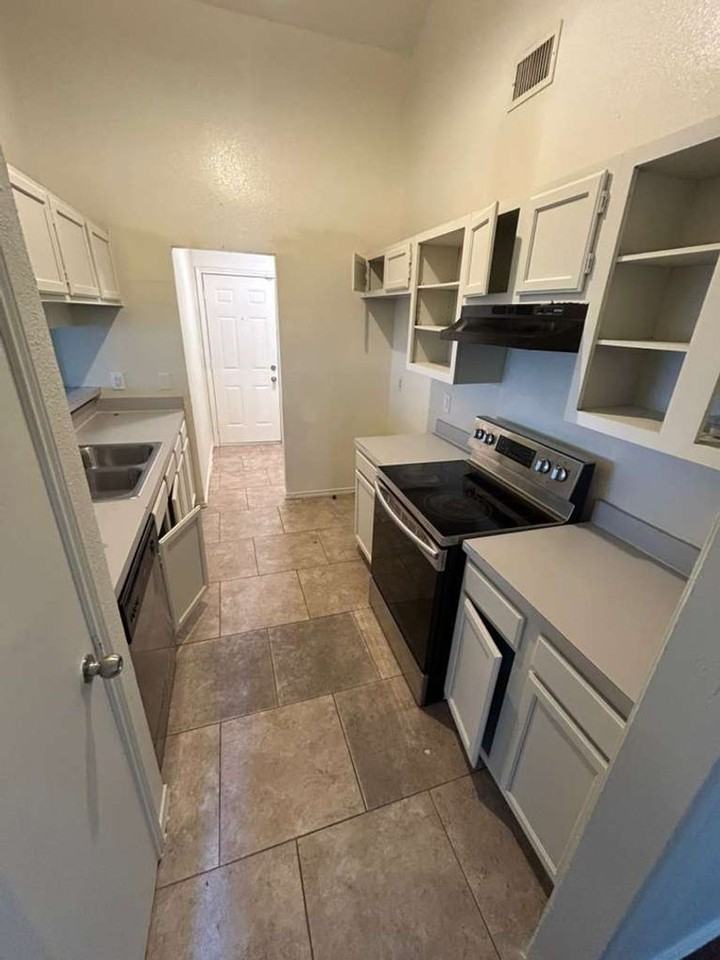 11802 James Dr - Photo 4 of 11