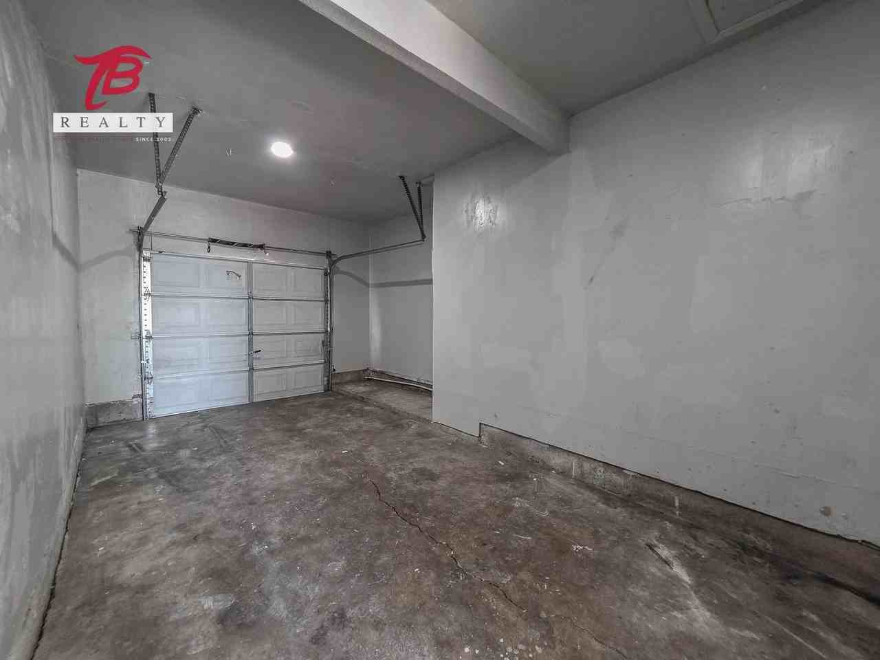 3332 Sw 47th St - Photo 5 of 25