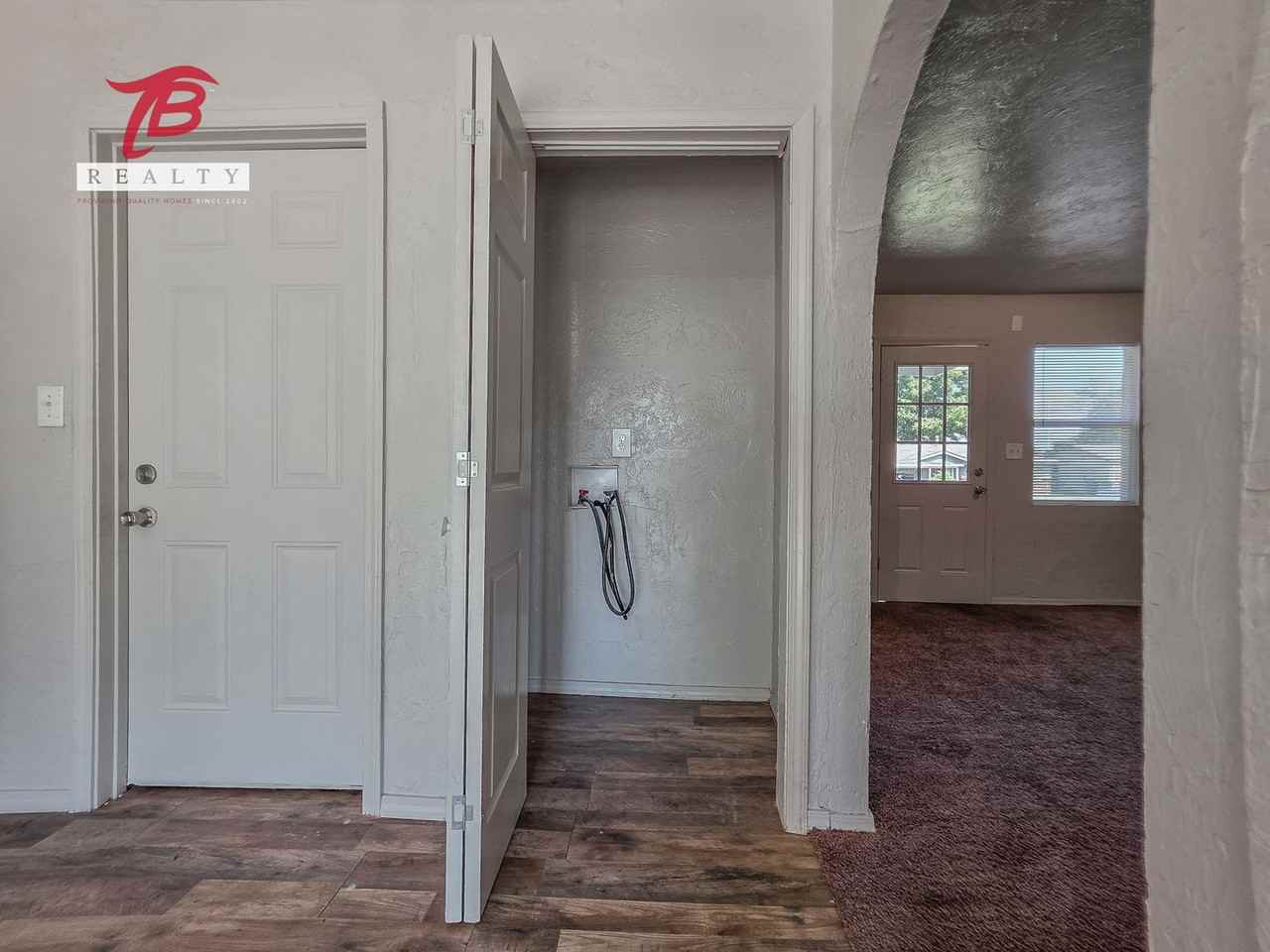 3332 Sw 47th St - Photo 2 of 25