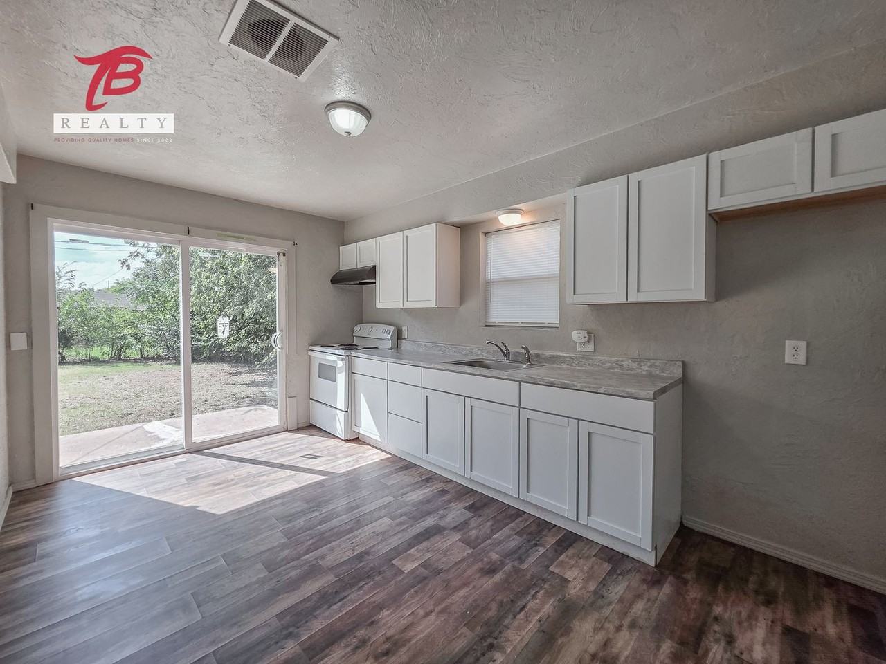 3332 Sw 47th St - Photo 4 of 25